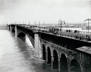 Pedestrian and Trolley Traffic on Eads Bridge During 1903 Flood